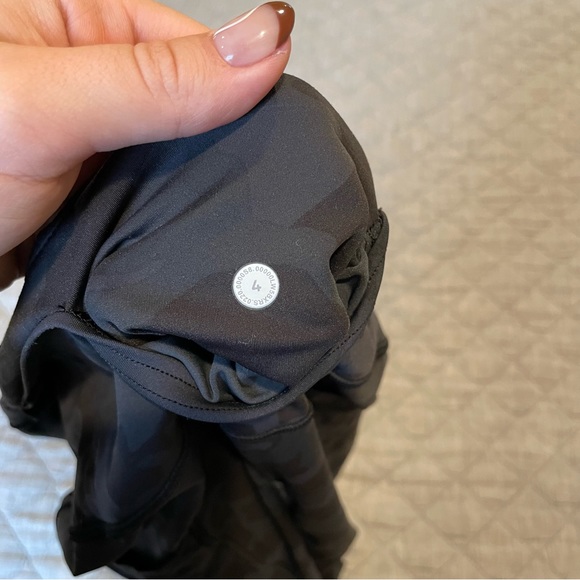 LULULEMON Fast & Free Leggings with Pockets. Size 4. - Picture 7 of 7